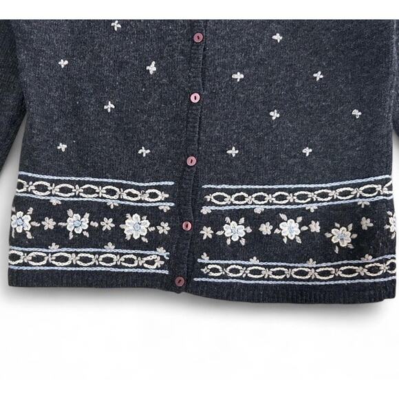 Vintage 100% Wool Woman’s Grey Button Up Cardigan Sweater Floral Embroidered XL - Picture 3 of 7